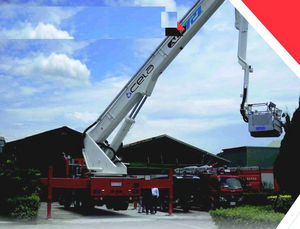 卡车安装的消防平台