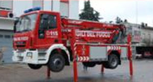 卡车安装的消防平台