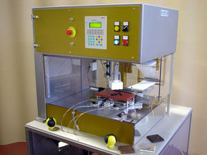 semi-automatic packaging machine