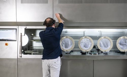 Medical equipment filling system - SKAN AG - for the pharmaceutical industry / flexible