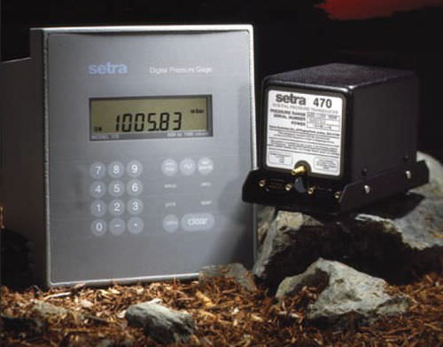 Absolute pressure gauge - 370 - SETRA - with LCD display / electronic / RS-232
