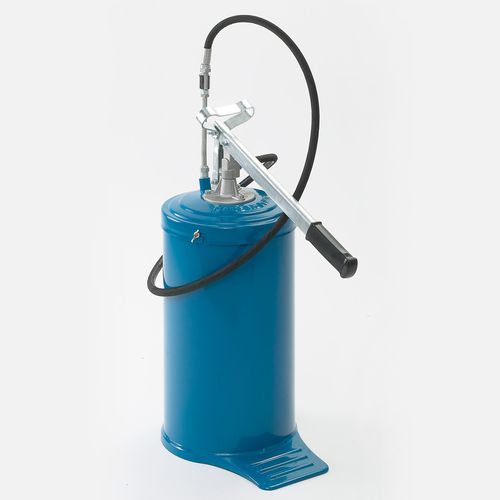 Manual lube pumps