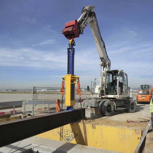 Manual lifting device - T series - SBH Tiefbautechnik - hydraulic / built-in / for heavy loads