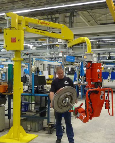 Pneumatic manipulator - DALMEC - with gripping tool / fork / for mechanical components
