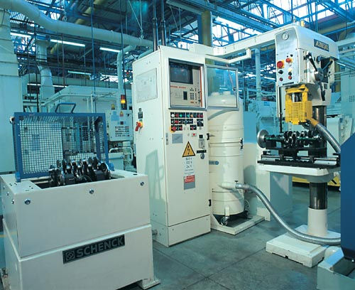 Horizontal balancing machine - EBTK series - SCHENCK RoTec GmbH - dynamic / for crankshafts / automatic