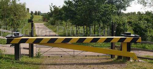 Manual pivoting girder - max. 5 000 mm | Terra Road Closer - Frontier-Pitts
