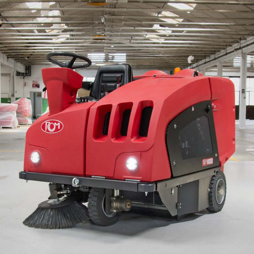 Ride-on sweeper - BOXER PLUS - RCM S.p.A. - battery-powered / combustion engine / compact