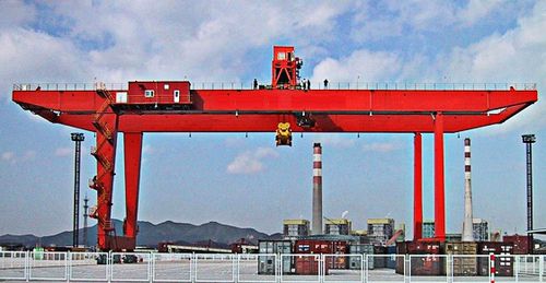 Rubber-tired gantry crane - Henan Weihua Heavy Machinery Co., Ltd - for container / hydraulic