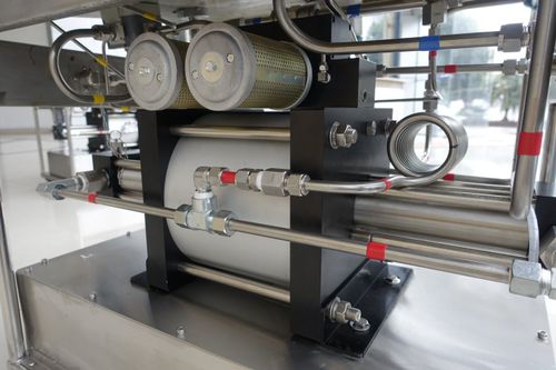 Injection pump - Wingoil - piston / for chemicals / air-driven
