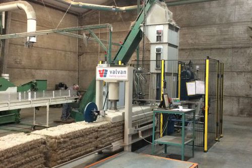 Plastic baling press - CS - Valvan Baling Systems NV - for textiles / for paper / horizontal