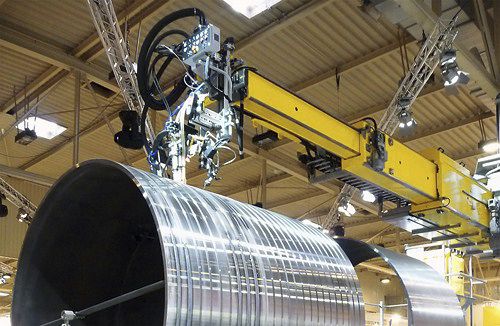 安装在墙上的动臂起重机