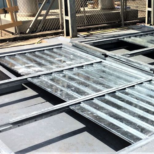 Fire extinguishing cover for concrete pit under electrical transformer with baffles plates - EXTICOV-CCF™  - Groupe SANERGRID - with natural flame extinction