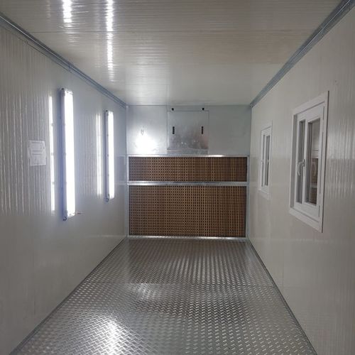 封闭的喷雾展位