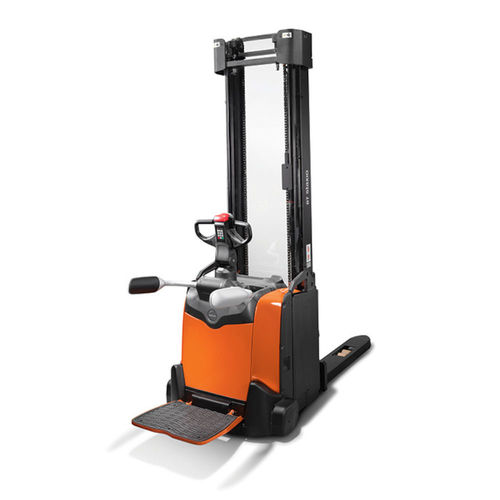 Electric stacker truck - BT Staxio SPE160 - Toyota Material Handling ...