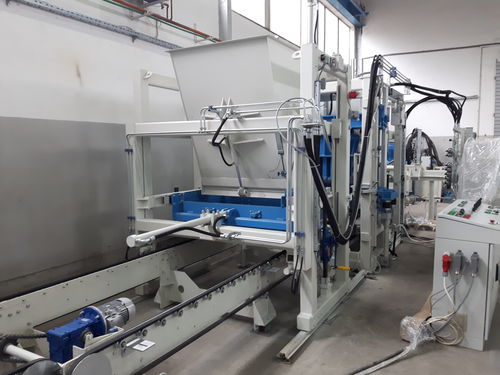 Concrete block making machine - SUMAB R-500 - Scandinavian UK Machines AB