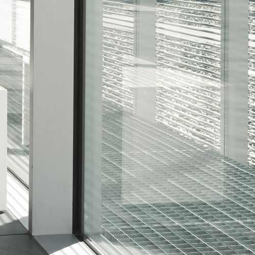 Metal grating - Lichtgitter GmbH - pressed / floor