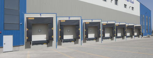 可伸缩船坞遮风挡雨