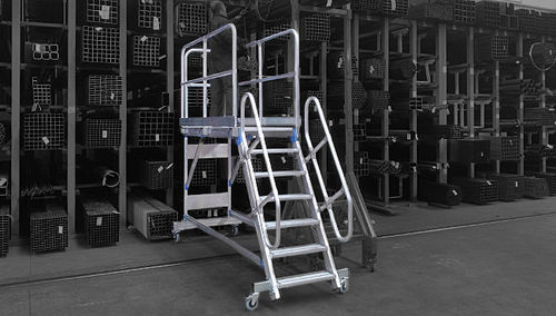 Mobile ladder - Upmoviom Storage Systems - platform / for warehouse