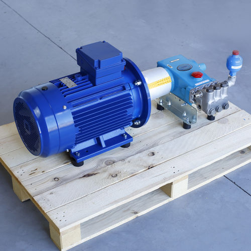 Water pumping unit Three Es with electric motor / selfpriming / piston