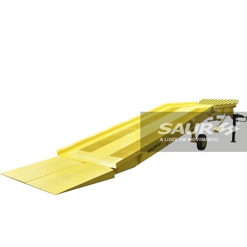 Hydraulic loading ramp - Saur - for warehouse / for trucks / mobile