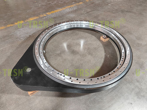 Worm gear slewing drive - S-III-O-1355-5.61    - Unique Transmission Equipment(Luoyang)Co., LTD