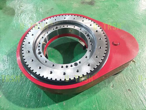 Slewing drive - S-II-O-0311 - Unique Transmission Equipment(Luoyang)Co., LTD