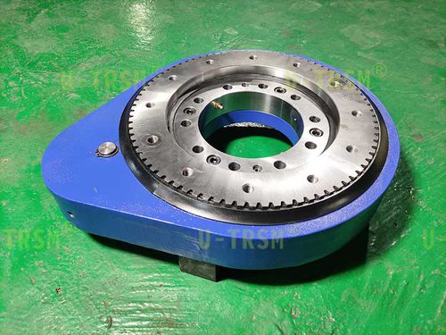Slewing drive - S-I-O-0229 - Unique Transmission Equipment(Luoyang)Co., LTD