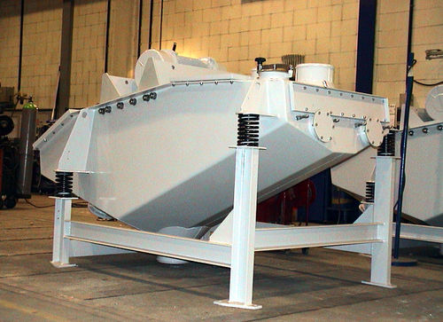 Construction screener - JÖST - circular vibrating / for bulk materials / perforated plate