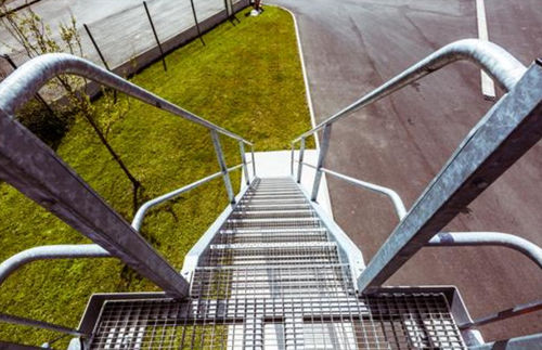 Access platform - PLATEFORME AVEC ESCALIER - Pacquet Industrie