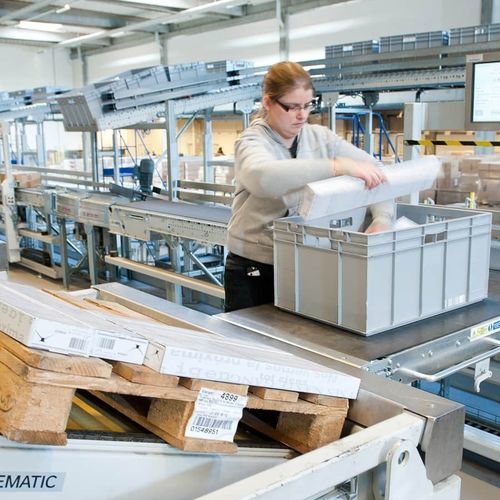 Sorting and distribution system for the automotive industry - DEMATIC - for logistics / industrial / color