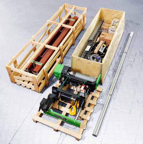 双梁顶上的旅行起重机