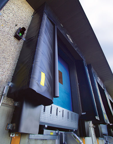 Flexible dock shelter - GapMaster™ - Rite-Hite