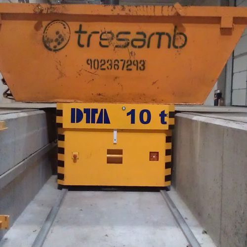 Electric self-propelled trailer - DTA - rail-mounted