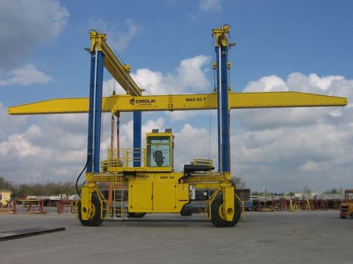 橡胶疲劳的龙门起重机