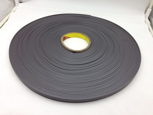 Rubber-bonded ferrite magnetic strip - Magengine GmbH - anisotropic