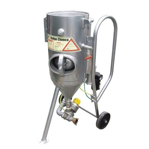Automatic sandblasting machine - WDOS - Hodge Clemco - pressure / mobile