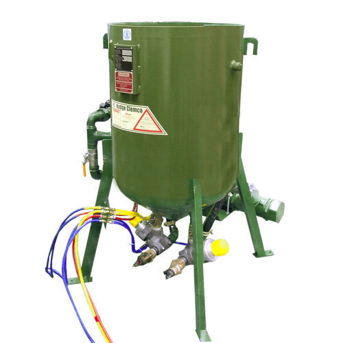 Automatic sandblasting machine Hodge Clemco pressure / mobile / for