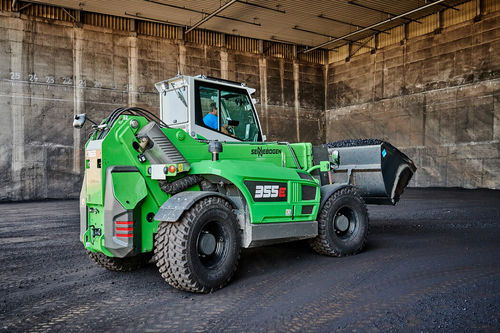 升降驾驶室伸缩臂叉装机