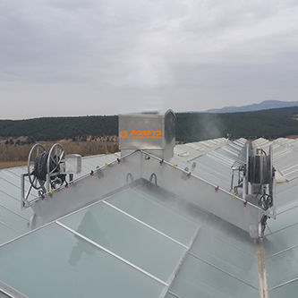 Greenhouse cleaning robot - BNG  - Robsys Europe GmbH - wet cleaning / rooftop