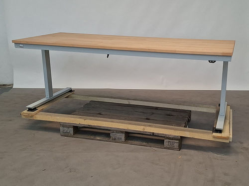 Beech workbench - 08-AT-200-080-M-CH-Sch - RAU - electric / height-adjustable