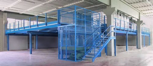 Industrial mezzanine with stairway - PAROLIN - construction