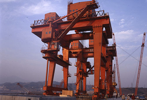 Hydroelectric power plant gantry crane - TAIYUAN HEAVY INDUSTRY CO.,LTD - rail-mounted / electric
