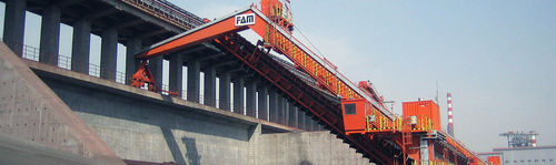 Outdoor semi-portal scraper - BEUMER Group GmbH & Co.KG