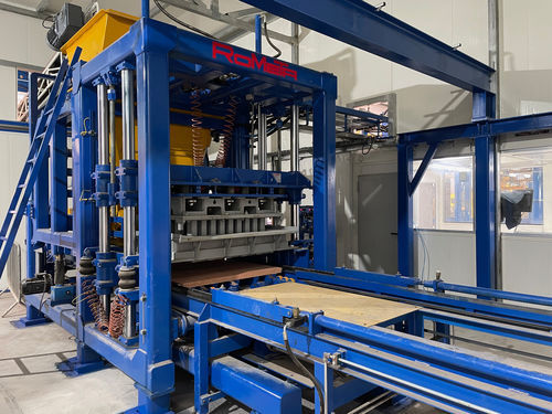 Concrete block making machine - Rometa 4050 - Rometa S.A. - automatic / for the construction industry