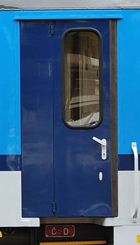 Folding train door - ŽOS 4 TRAINS - pneumatic / for regional trains / entrance