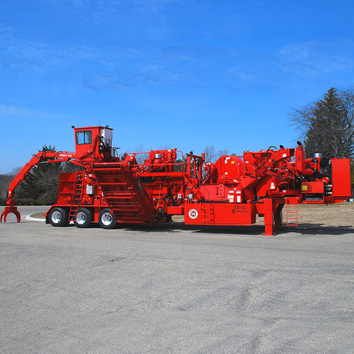 Trailer-mount wood chipper - 2755 - Morbark, Inc.