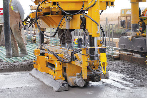 Concrete paver - C-450  - GOMACO International - tracked / for concrete slabs / construction