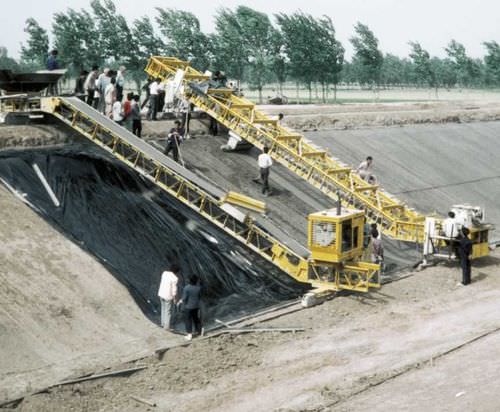 Concrete paver - CF-790 - GOMACO International - crawler / for channels