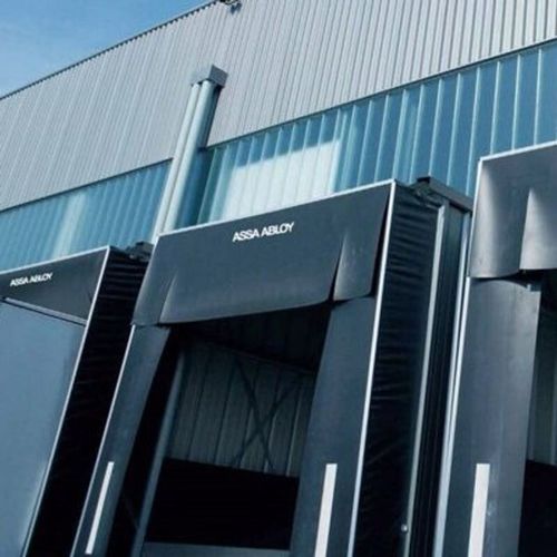 Flexible dock shelter - DS6060A - ASSA ABLOY Entrance Systems - loading