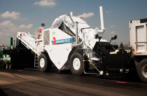 Worm screw feeder - 62,500 lbs (28,350 kg) |  - Roadtec - for asphalt pavers / continuous-motion / mobile